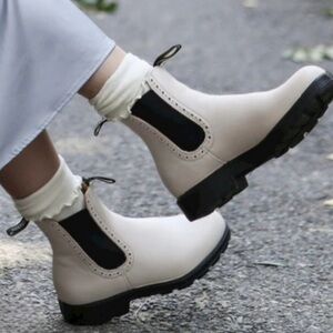 Blundstone Women’s White Size 8 Booties